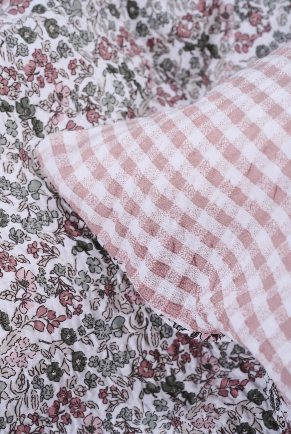 Krepp sengesett multi rosa - 140x200 cm