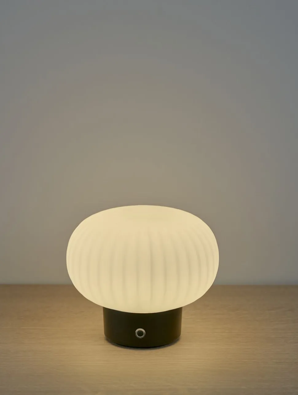 Led lampe svart - 13,4 cm ø15,6