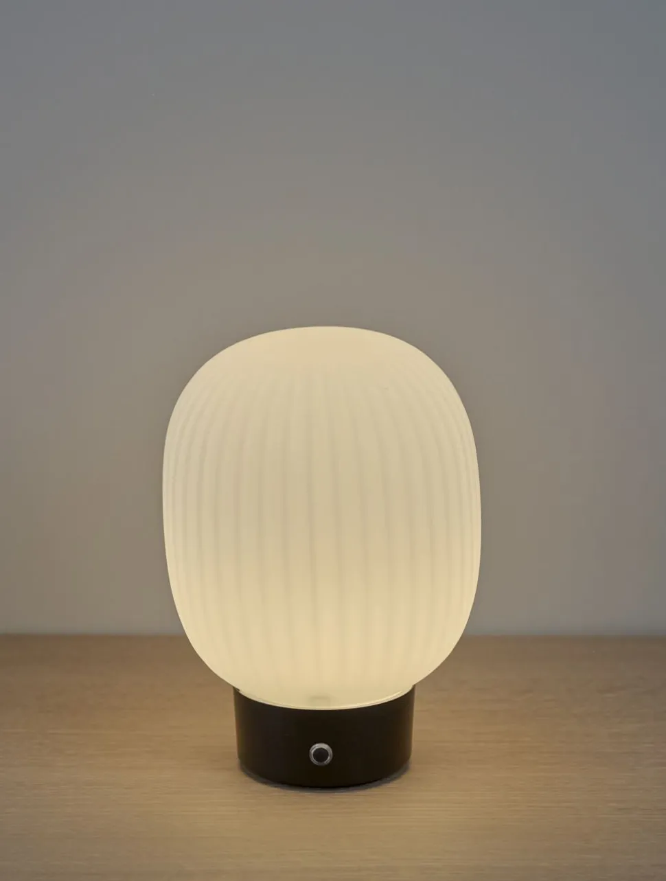 Led lampe svart - 20 cm ø14,2
