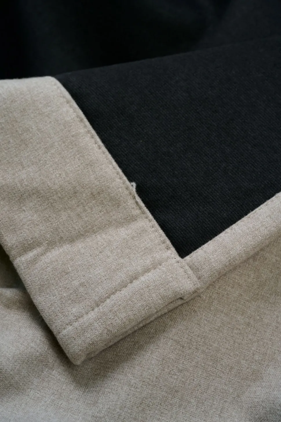 Lysdempende gardin sand - 140x220 cm