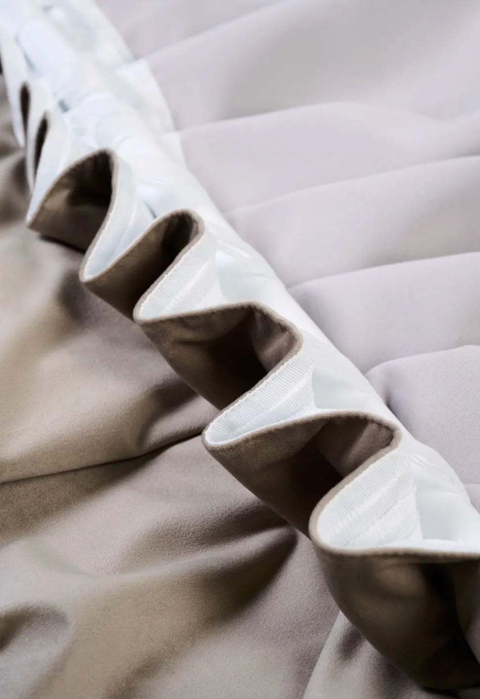 Lysdempende gardin taupe - 140x160 cm