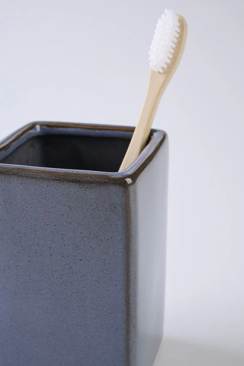 Tannbørsteholder grå - 7,2x7,2x11 cm